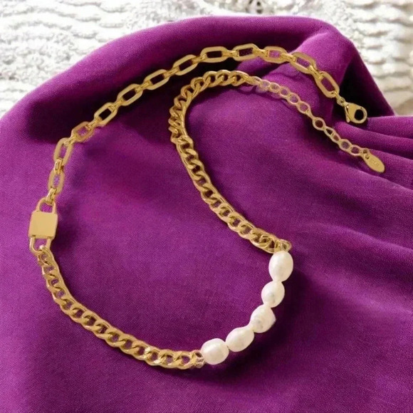 🆕️18K Gold Plated Chain Necklace with Freshwater Pearls & Padlock Charm ✨ - Picture 7 of 13